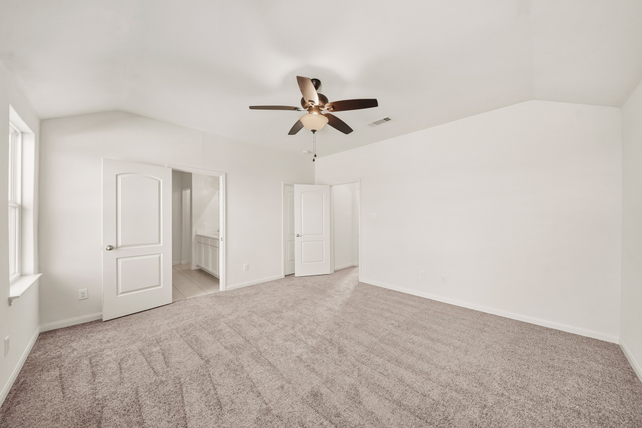 1531 Loose Stone Drive Rosharon, TX 77583 - Photo 11 of 18 This angle showcases how spacious the room really is.