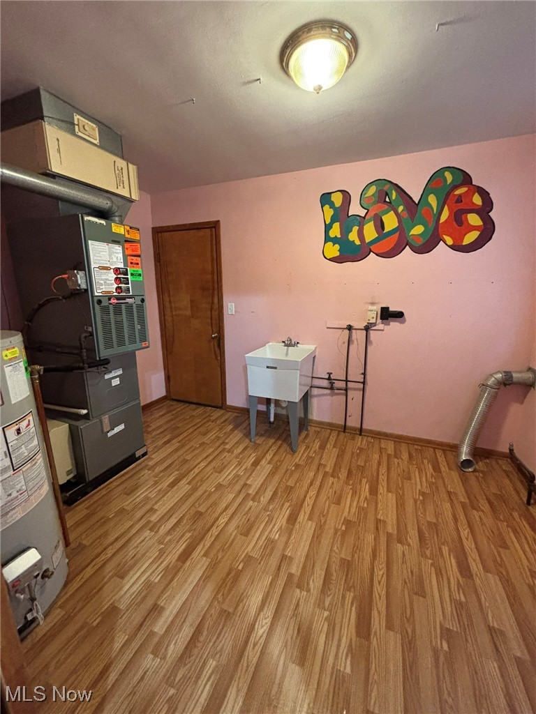 1039 Center Road Eastlake, OH 44095 - Photo 20 of 29 Mud room/laundry room off attached garage.