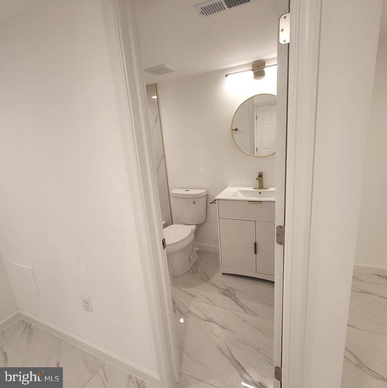 562 24th Street Northeast Washington, DC 20002 - Photo 31 of 41 Lowest Level: Full Bathroom