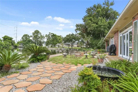 $950,000 | 6 Mary Ridge Court, River Ridge, LA 70123