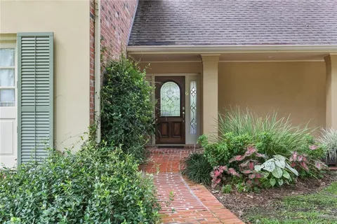 $950,000 | 6 Mary Ridge Court, River Ridge, LA 70123