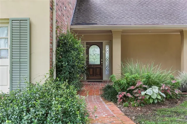 $950,000 | 6 Mary Ridge Court, River Ridge, LA 70123
