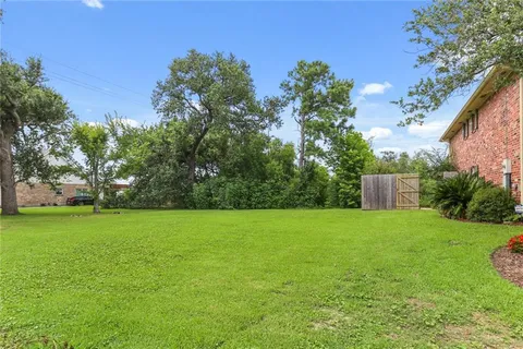 $950,000 | 6 Mary Ridge Court, River Ridge, LA 70123