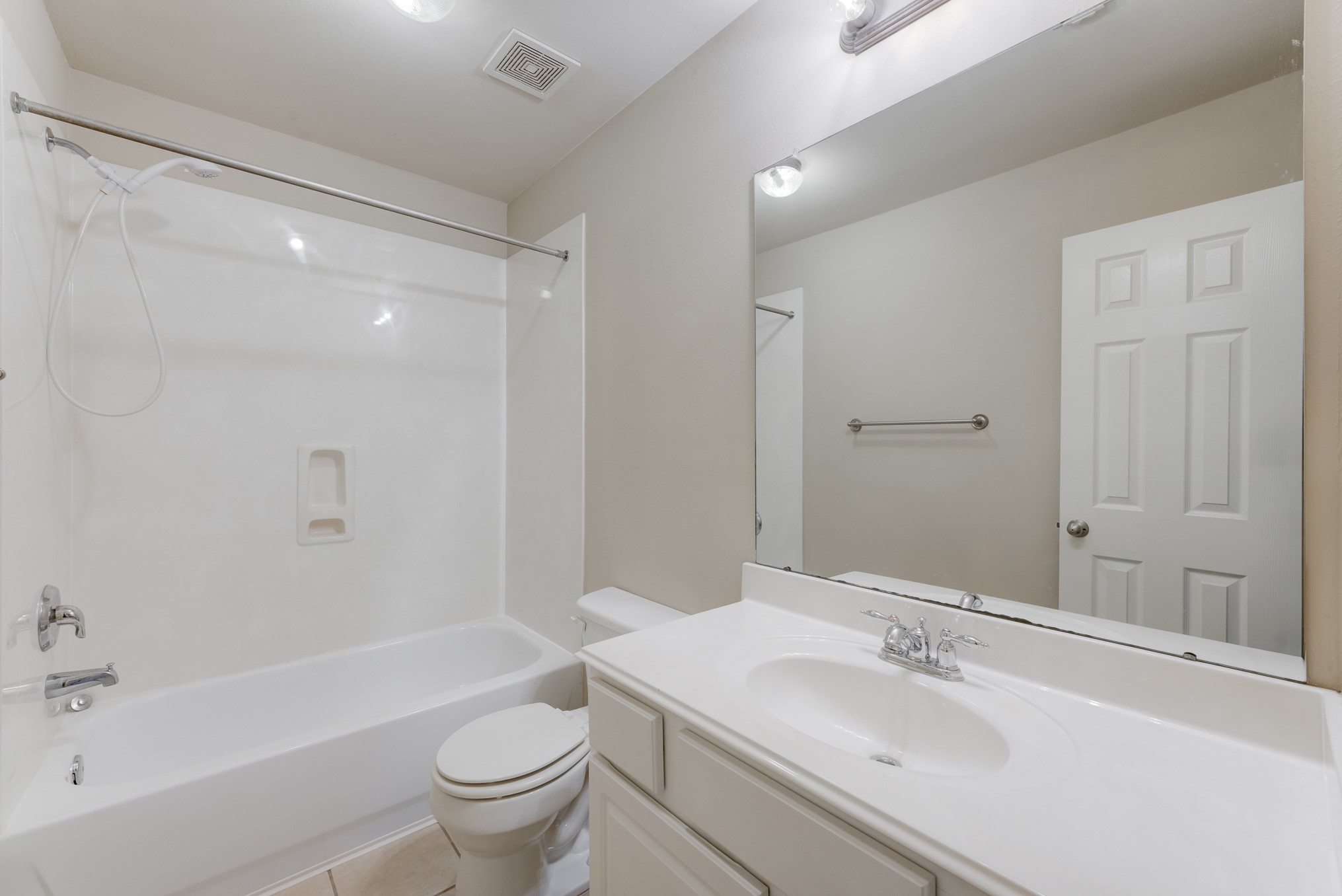 6839 Tammany Manor Lane Spring, TX 77379 - Photo 23 of 25 2nd bath with tub/shower combo