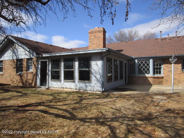 6109 Gainsborough Road Amarillo, TX 79106 - Photo 3 of 15 a view of a house with a yard