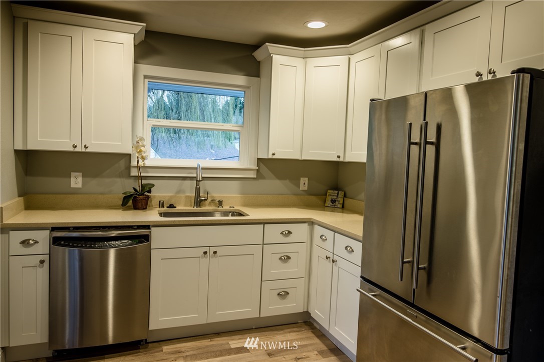 261 Powell Avenue Southwest Renton, WA 98057 - Photo 4 of 24