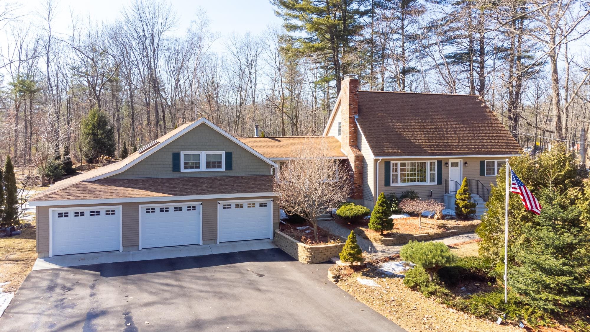 211 Mammoth Road Londonderry, NH 03053 - Photo 1 of 17