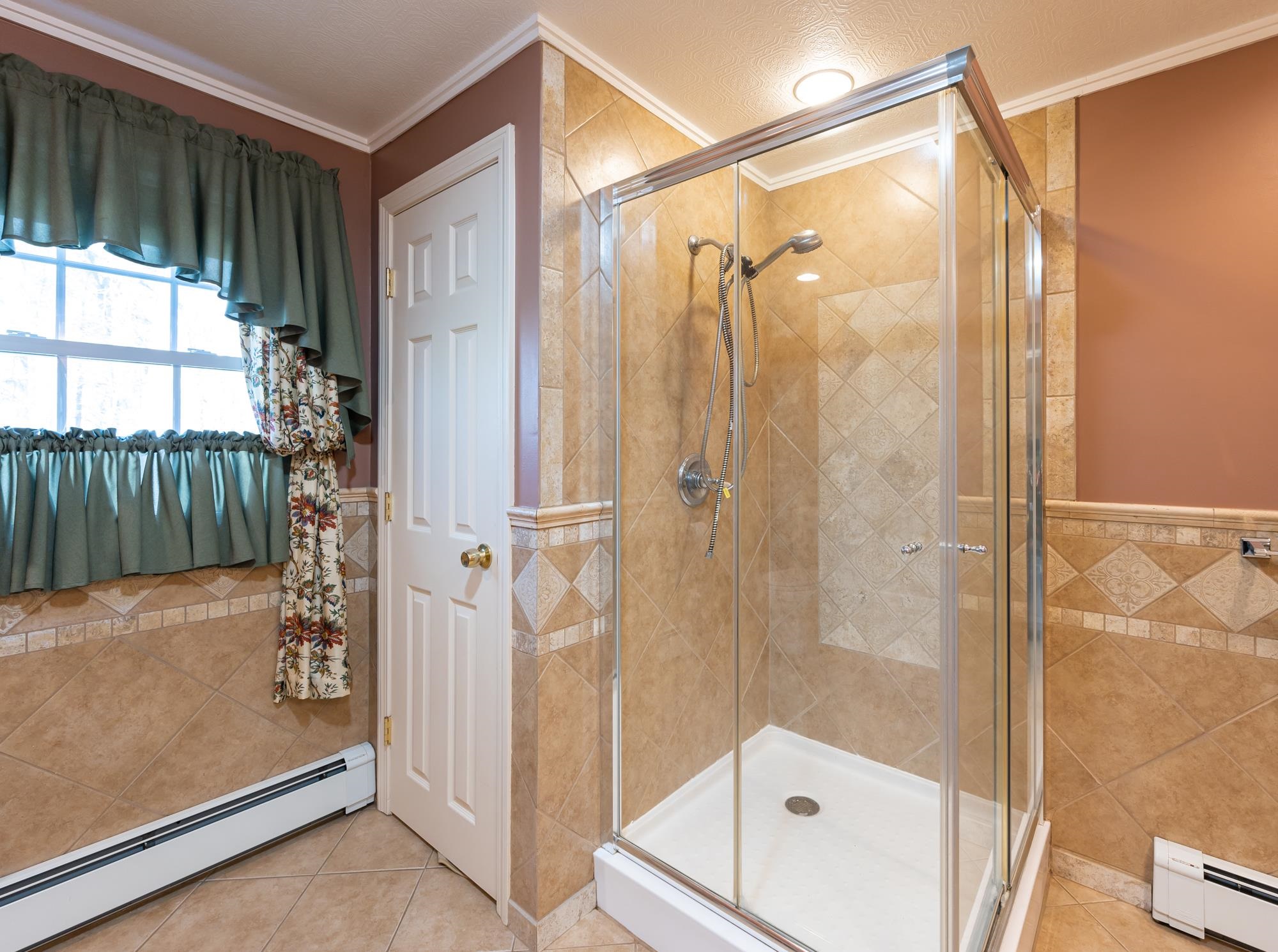 211 Mammoth Road Londonderry, NH 03053 - Photo 11 of 17