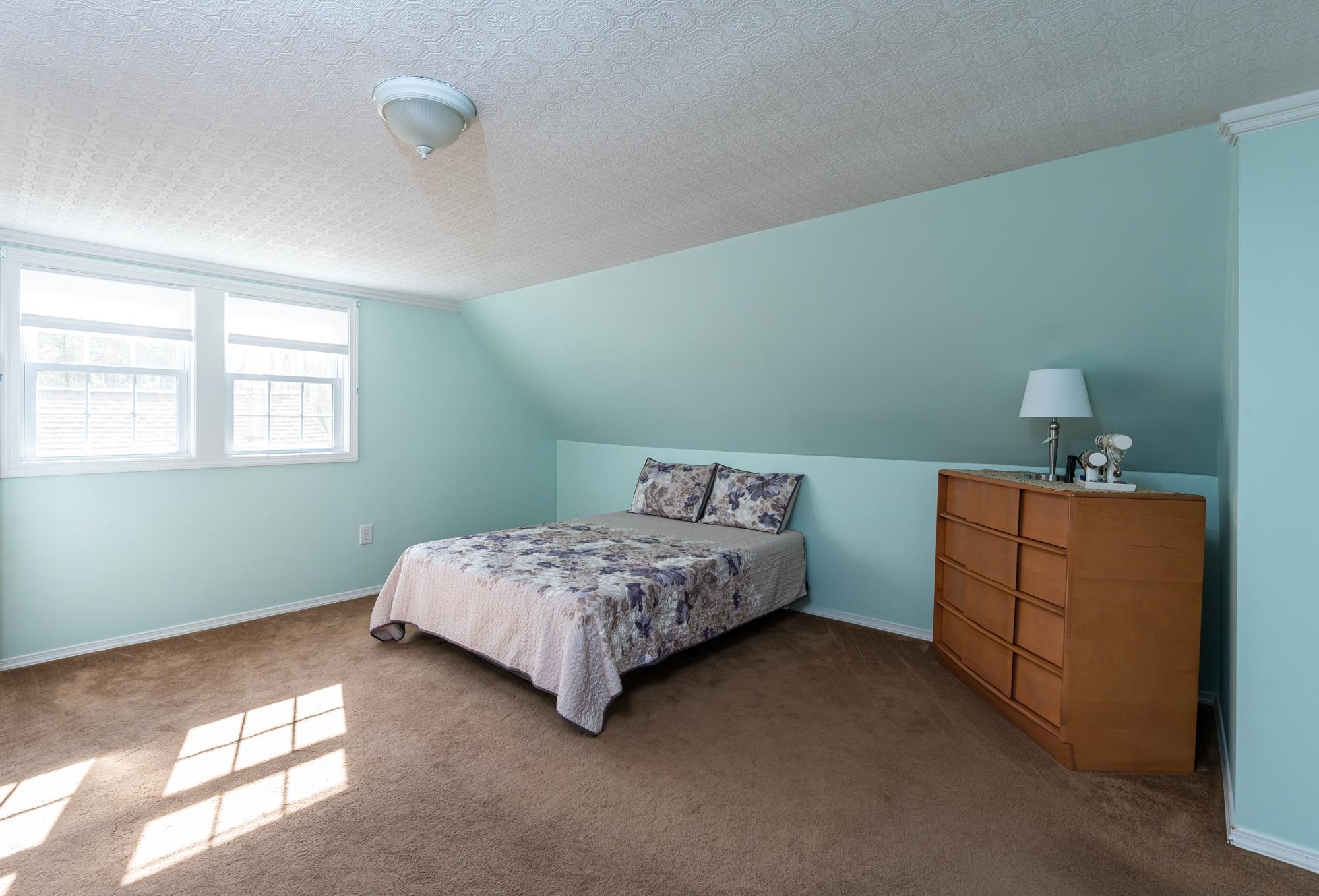211 Mammoth Road Londonderry, NH 03053 - Photo 13 of 17