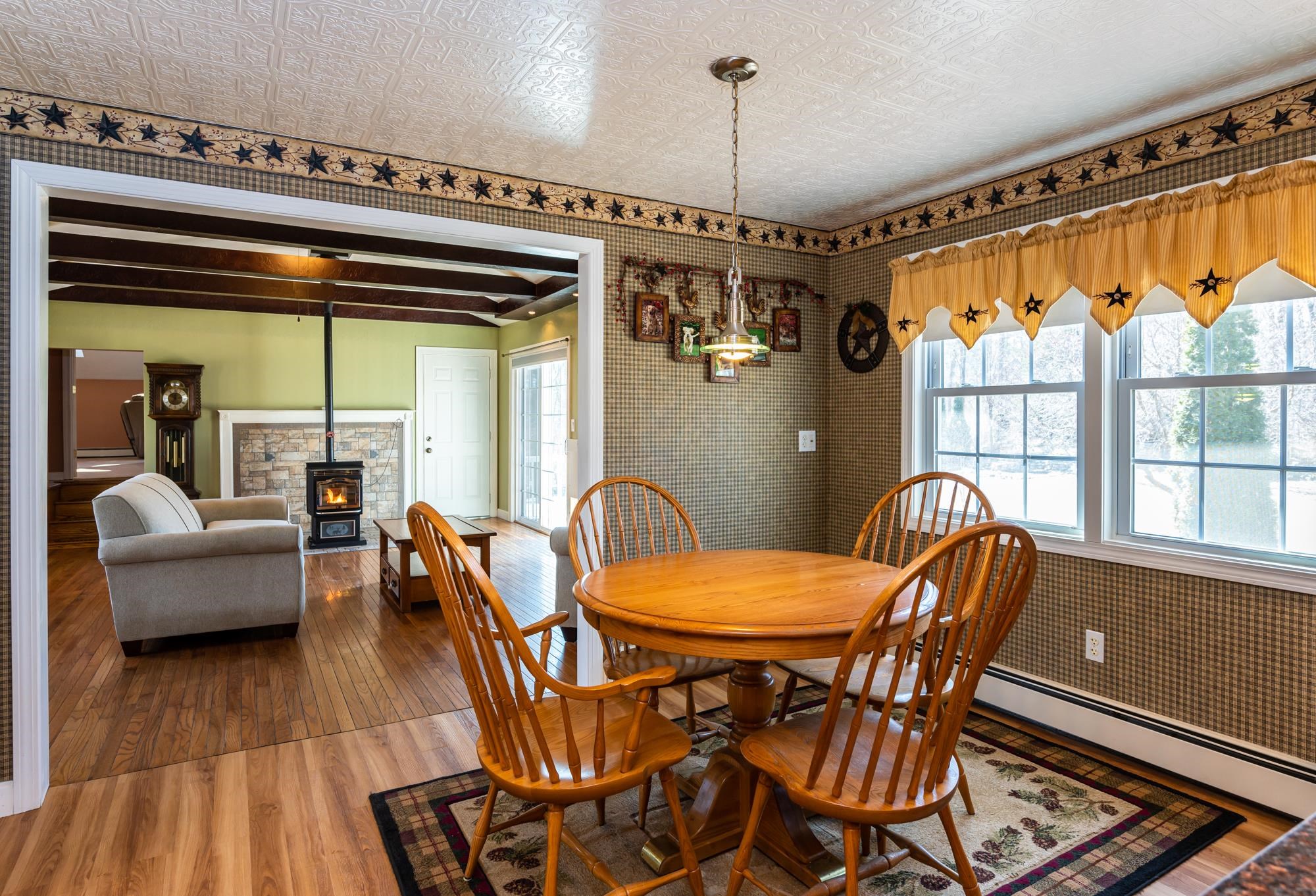 211 Mammoth Road Londonderry, NH 03053 - Photo 5 of 17