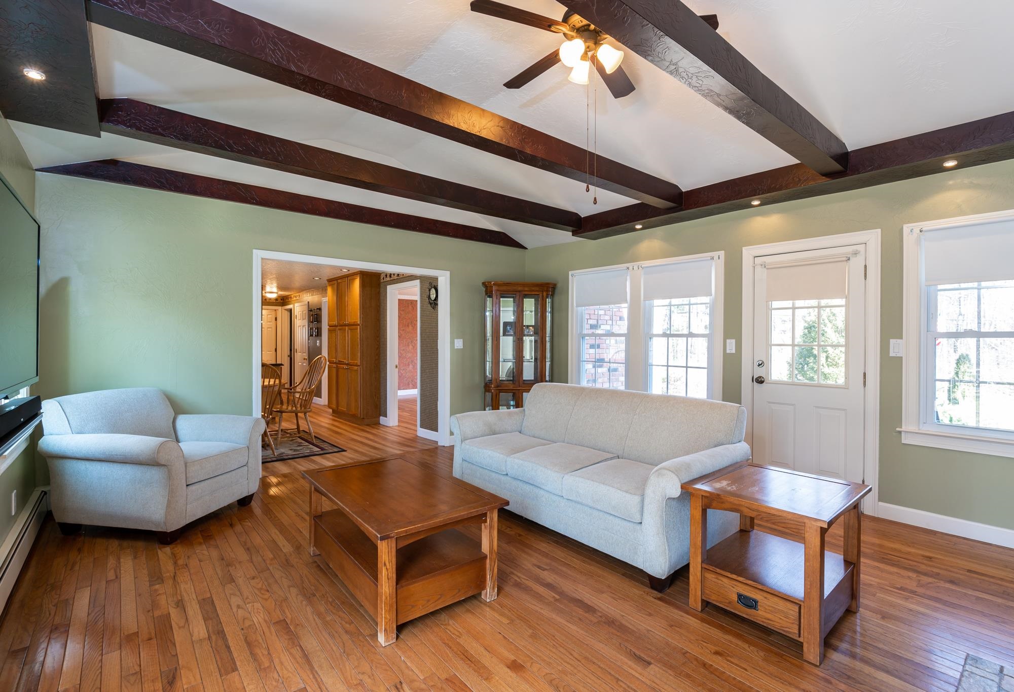 211 Mammoth Road Londonderry, NH 03053 - Photo 6 of 17