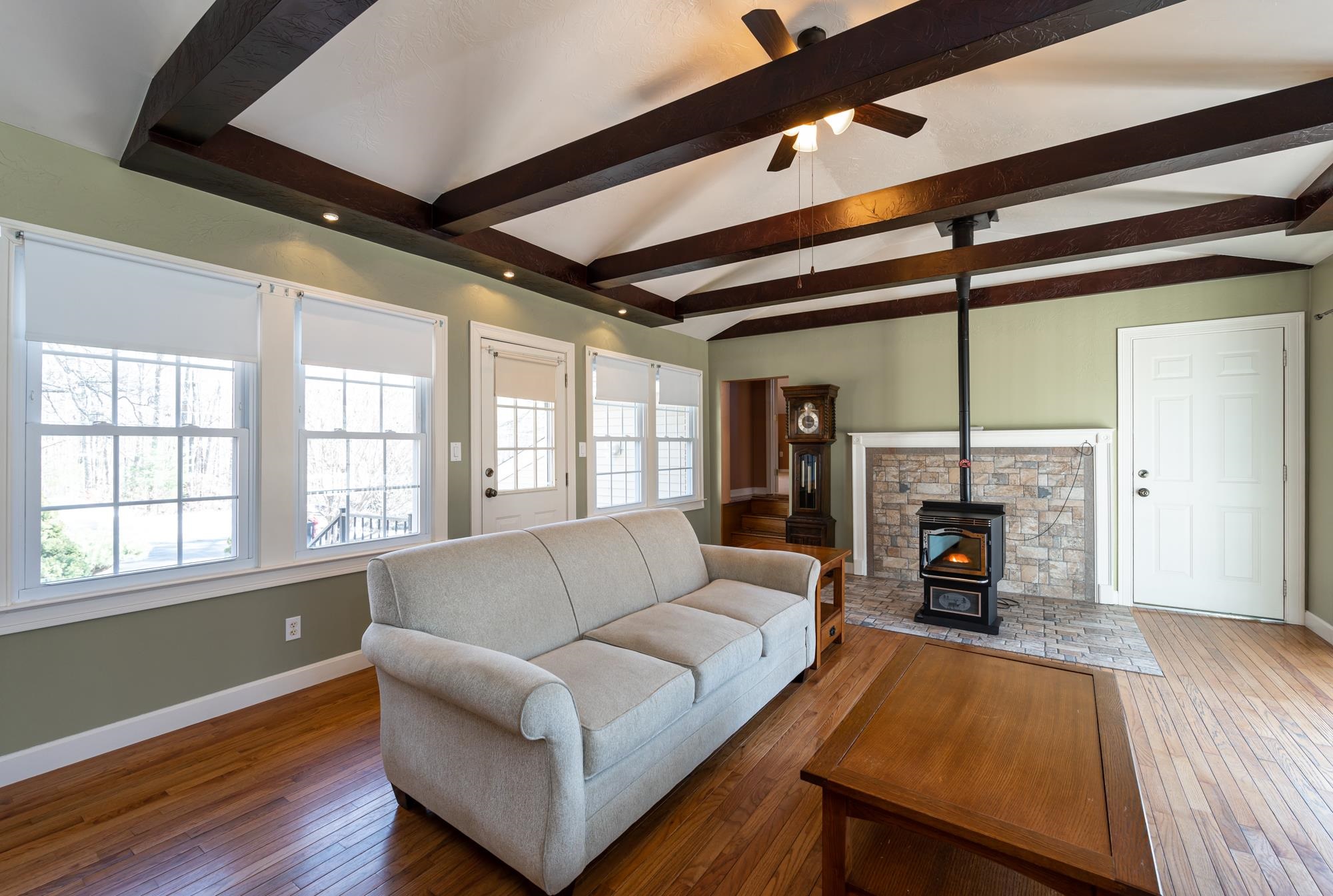 211 Mammoth Road Londonderry, NH 03053 - Photo 7 of 17