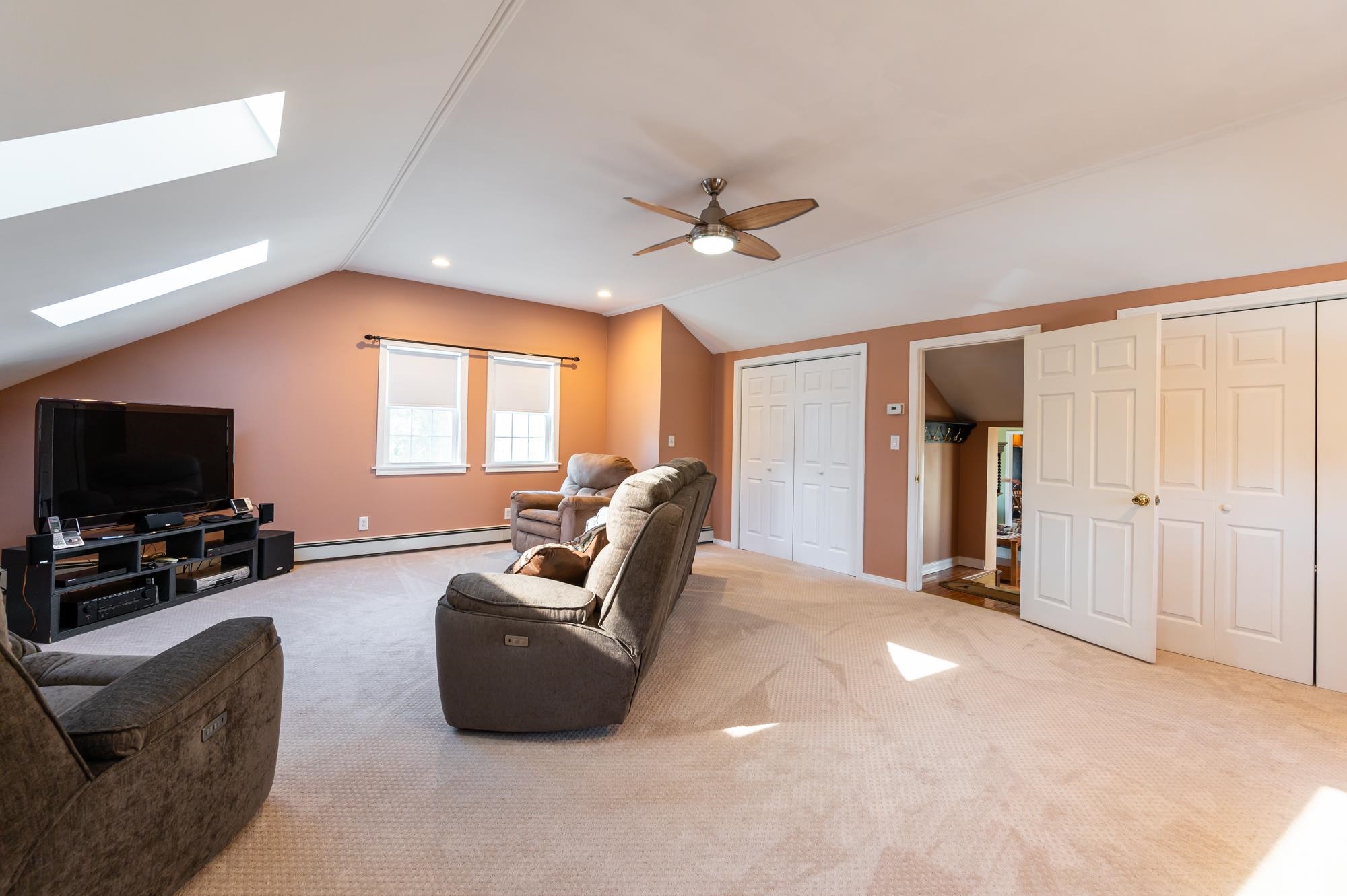 211 Mammoth Road Londonderry, NH 03053 - Photo 8 of 17
