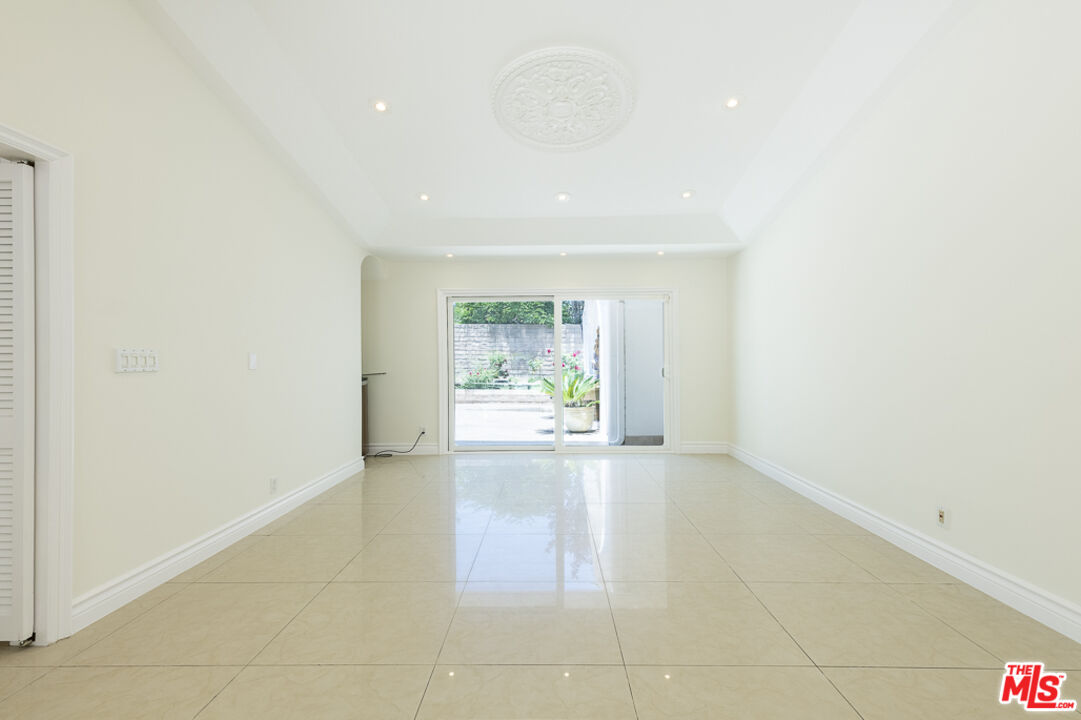 16379 Meadow Ridge Road West Encino, CA 91436 - Photo 6 of 36