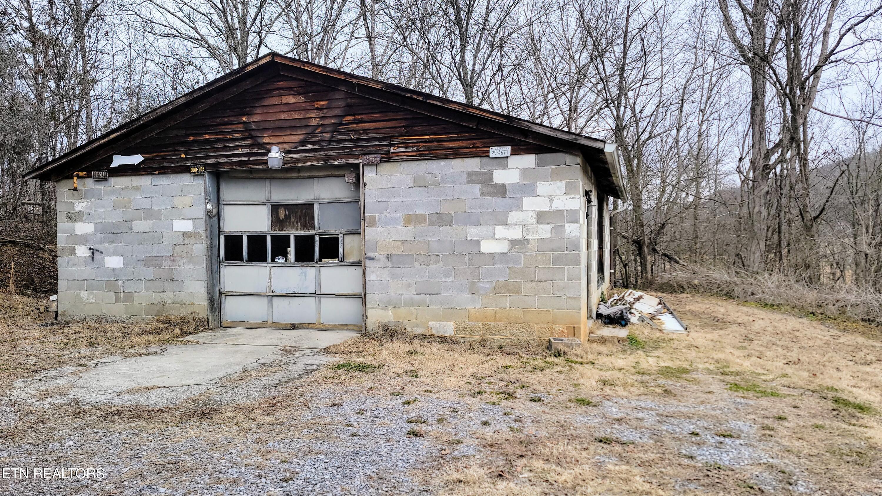 614 Mehaffey Road Powell, TN 37849 - Photo 3 of 14 workshop