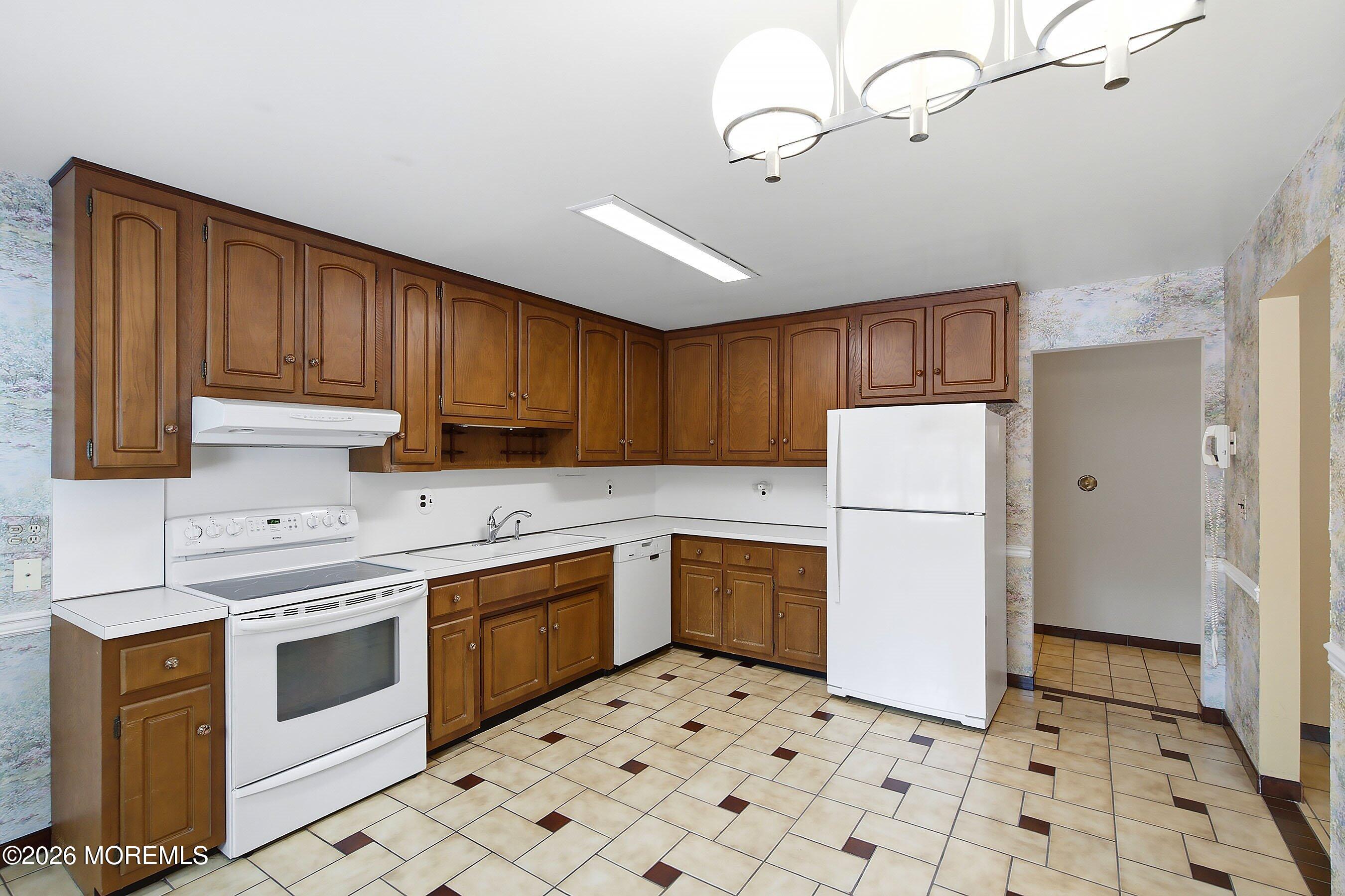 4 Bay Hill Road Leonardo, NJ 07737 - Photo 15 of 40 Kitchen-2