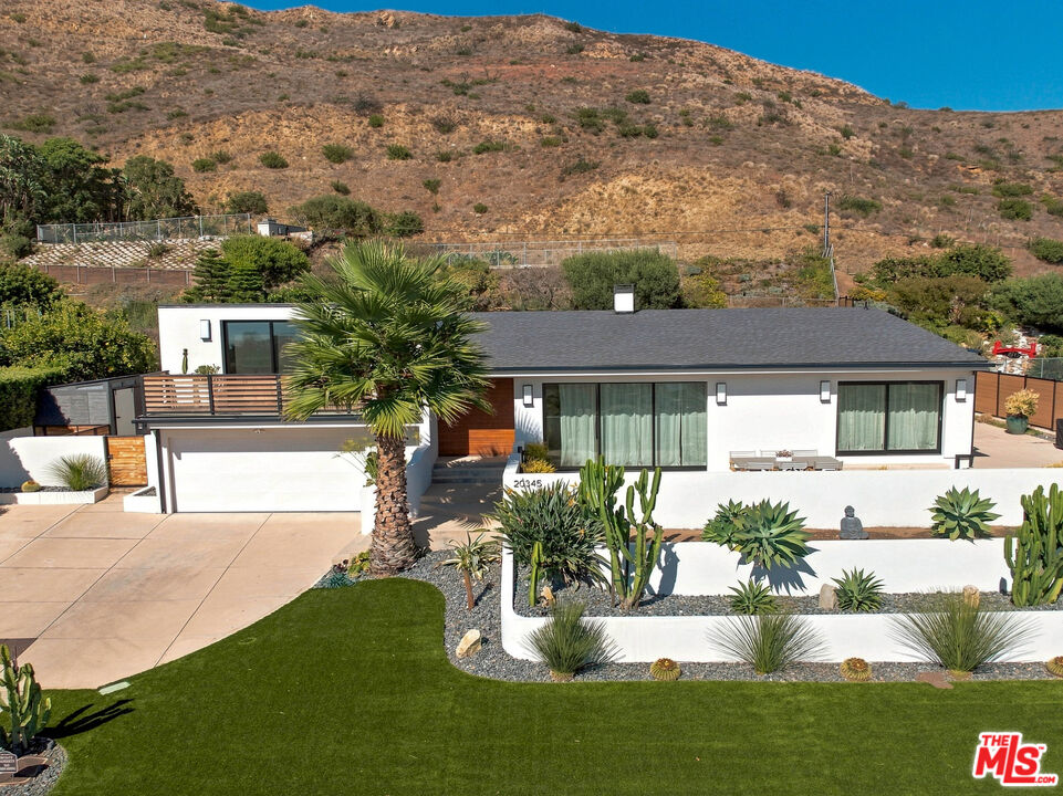 20345 Seaboard Road Malibu, CA 90265 - Photo 2 of 31 Gallery Image 2