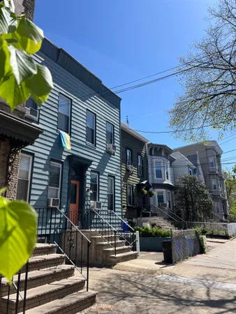 $2,200 | 96 Reservoir Avenue, Unit 1R, Jersey City, NJ 07307