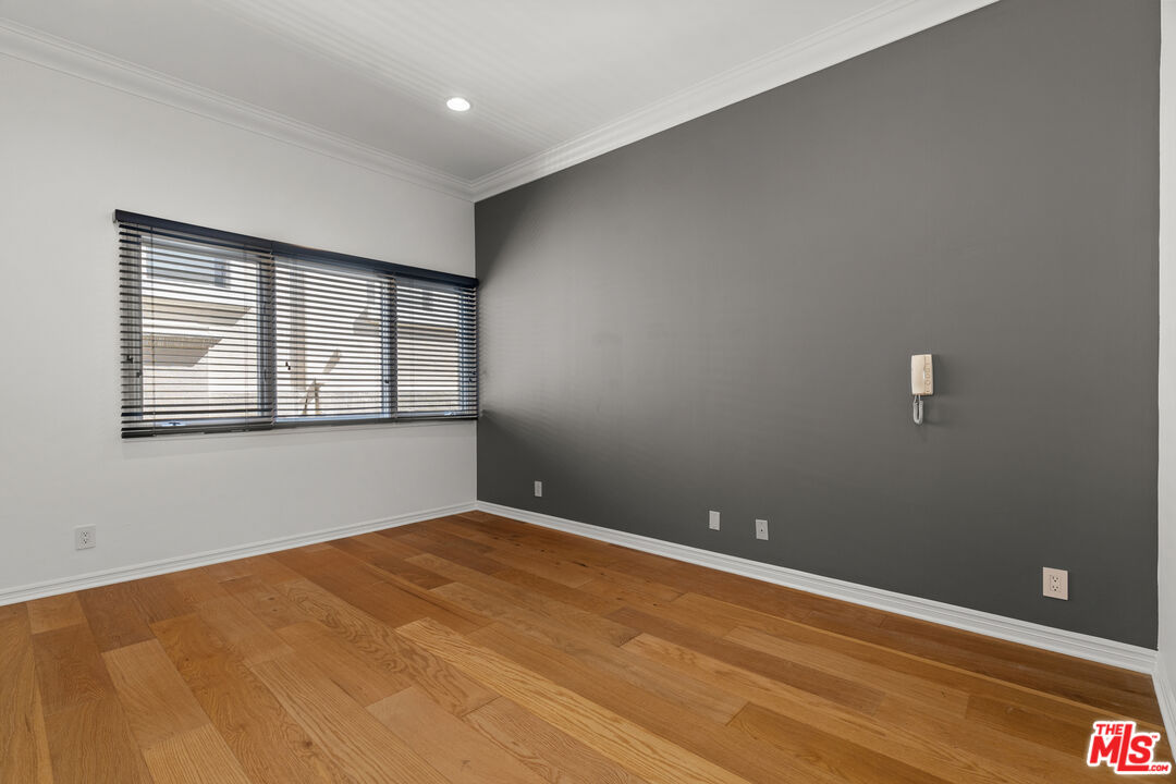 435 Arnaz Drive, Unit 304 Los Angeles, CA 90048 - Photo 11 of 21 a view of empty room with wooden floor