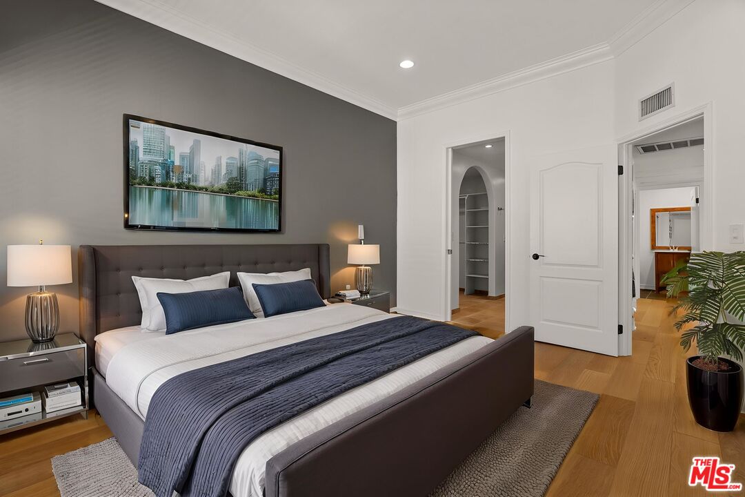 435 Arnaz Drive, Unit 304 Los Angeles, CA 90048 - Photo 4 of 21 a spacious bedroom with a bed and a couch