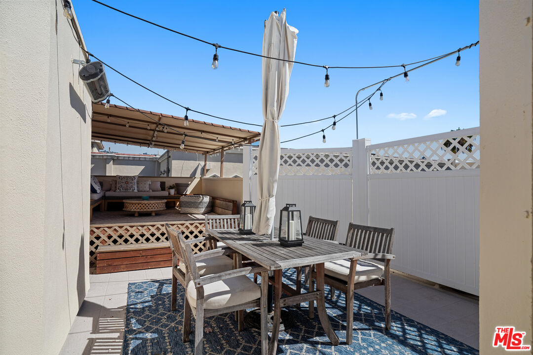 435 Arnaz Drive, Unit 304 Los Angeles, CA 90048 - Photo 5 of 21 a view of a dining room with furniture and wooden floor
