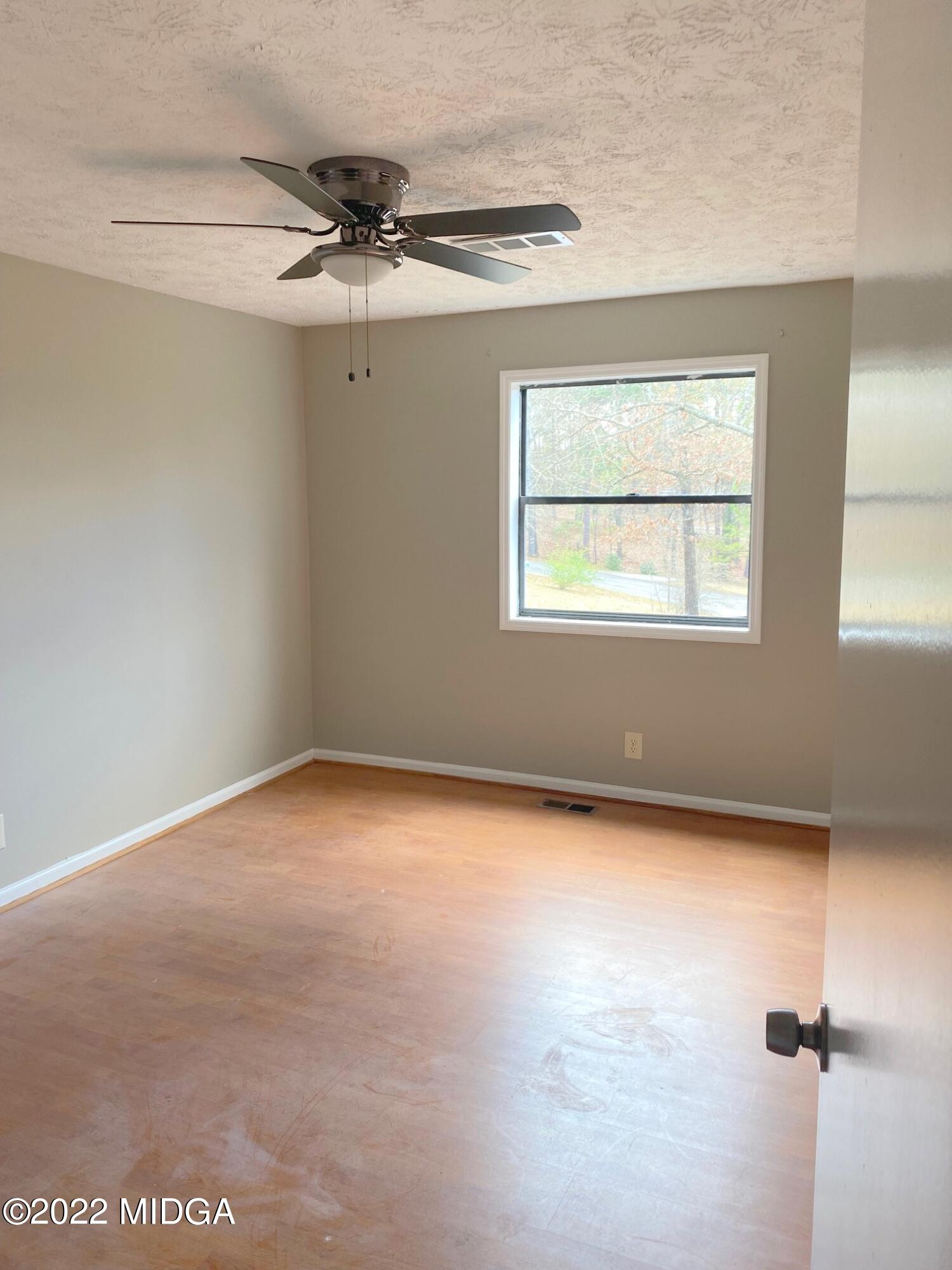 114 Pine Tree Road Macon, GA 31211 - Photo 4 of 18 an empty room with a window