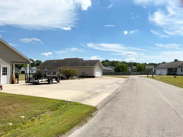 $349,000 | 12048 Hidden Meadow Lane, Dexter, MO 63841