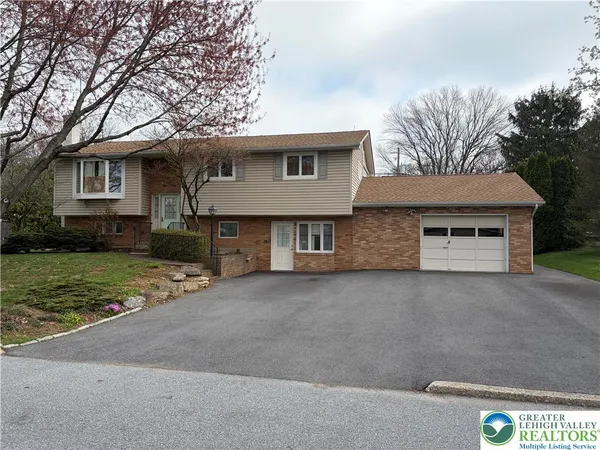 $360,000 | 3320 Chaucer Lane, Bethlehem, PA 18017
