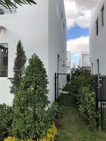 $8,000 | 10055 Northwest 75th Street, Doral, FL 33178