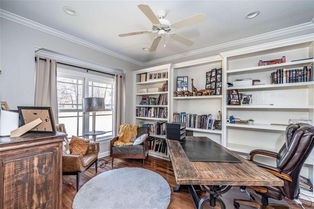 159 Ward Mountain Road Kingston, GA 30145 - Photo 26 of 75 a living room with furniture and a window