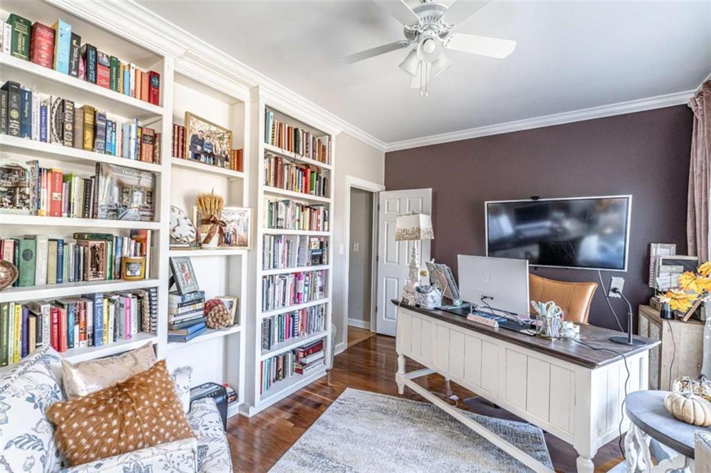 159 Ward Mountain Road Kingston, GA 30145 - Photo 27 of 75 a living room with furniture and a book shelf