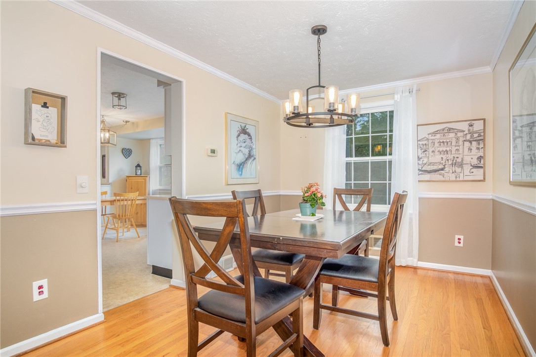 5 Old Drake Run Perinton, NY 14450 - Photo 13 of 39 DINING ROOM