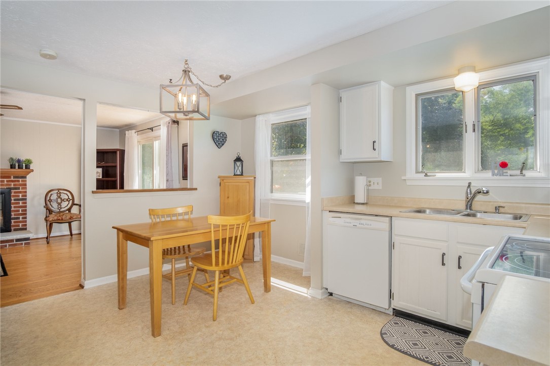 5 Old Drake Run Perinton, NY 14450 - Photo 18 of 39 KITCHEN