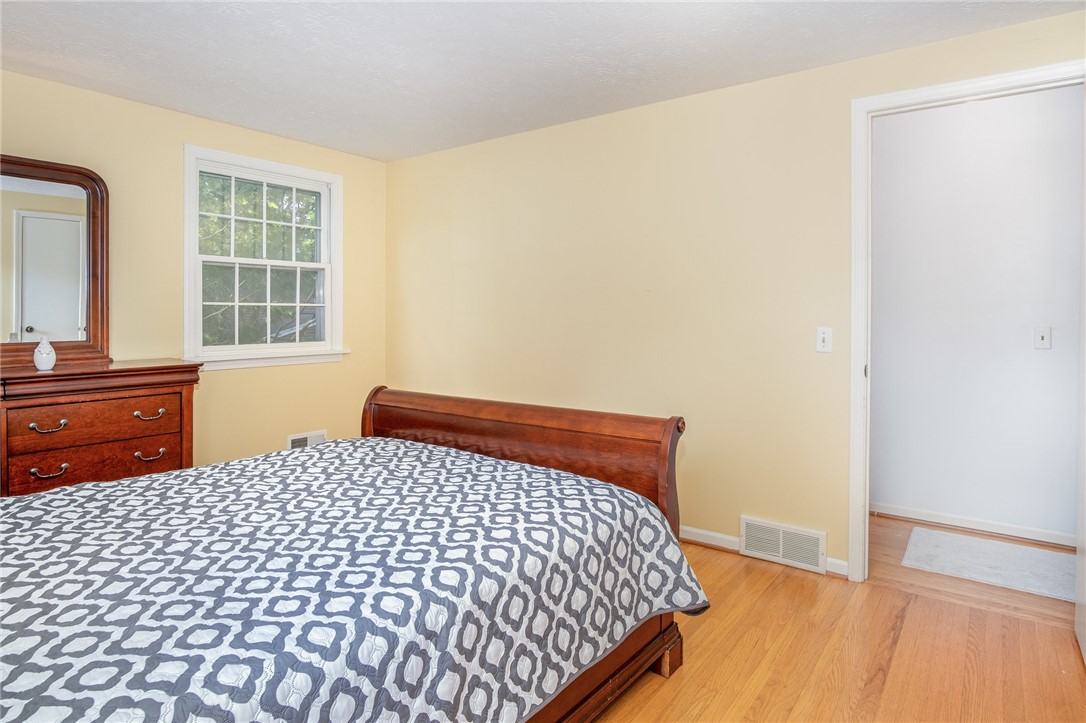 5 Old Drake Run Perinton, NY 14450 - Photo 23 of 39 MAIN BEDROOM