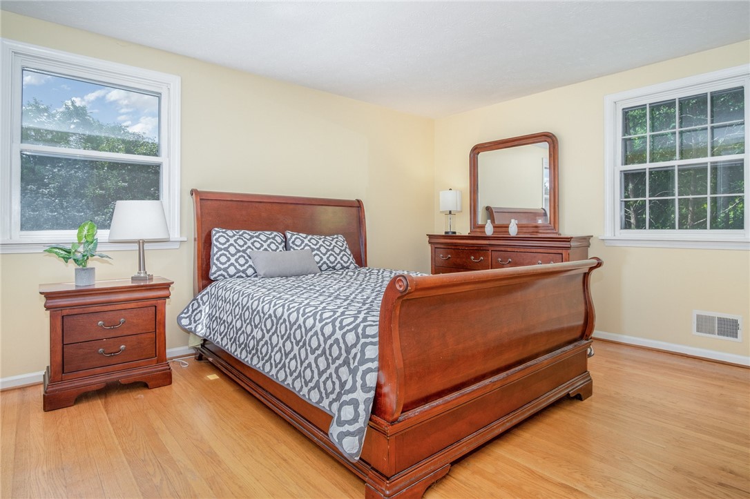 5 Old Drake Run Perinton, NY 14450 - Photo 25 of 39 MAIN BEDROOM