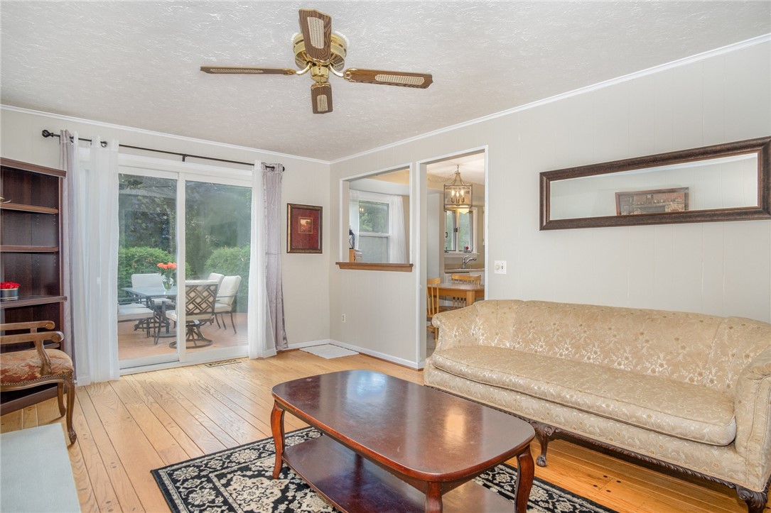 5 Old Drake Run Perinton, NY 14450 - Photo 10 of 39 GATHERING AREA LOOKING TOWARD THE KITCHEN