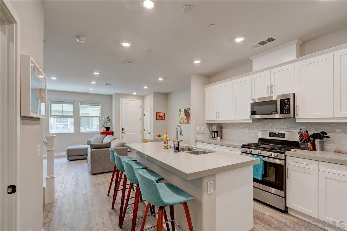 1092 Delpy View Point Vista, CA 92084 - Photo 12 of 48 Gallery Image 12