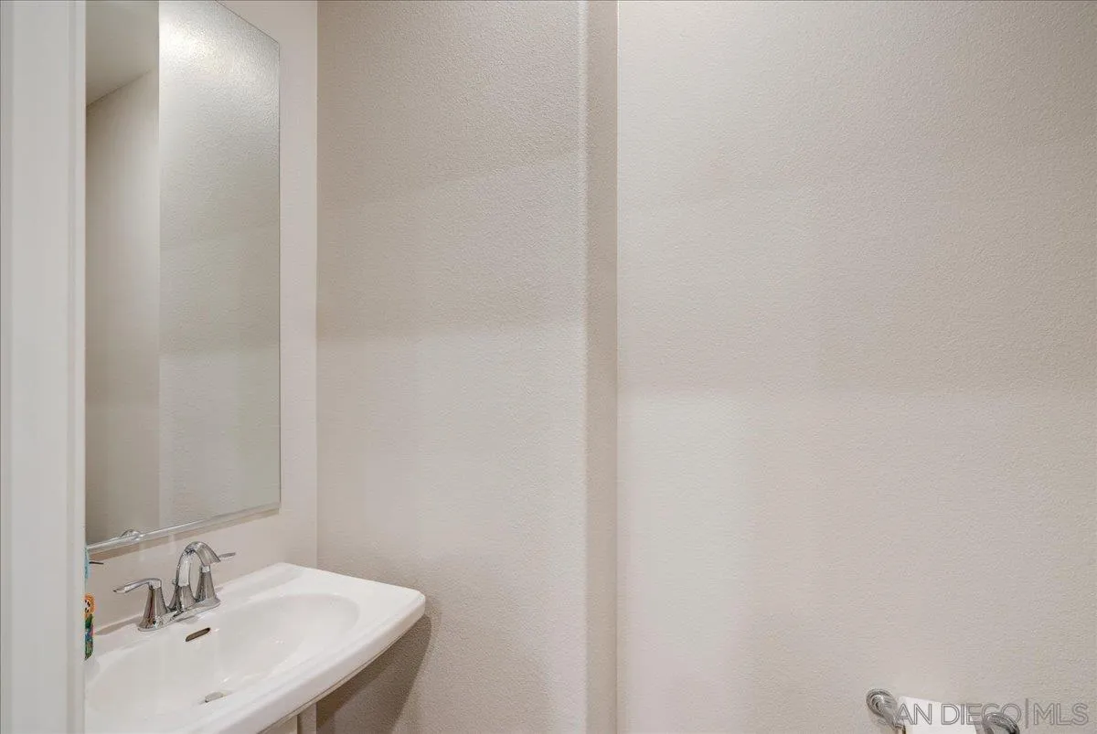 1092 Delpy View Point Vista, CA 92084 - Photo 13 of 48 Gallery Image 13