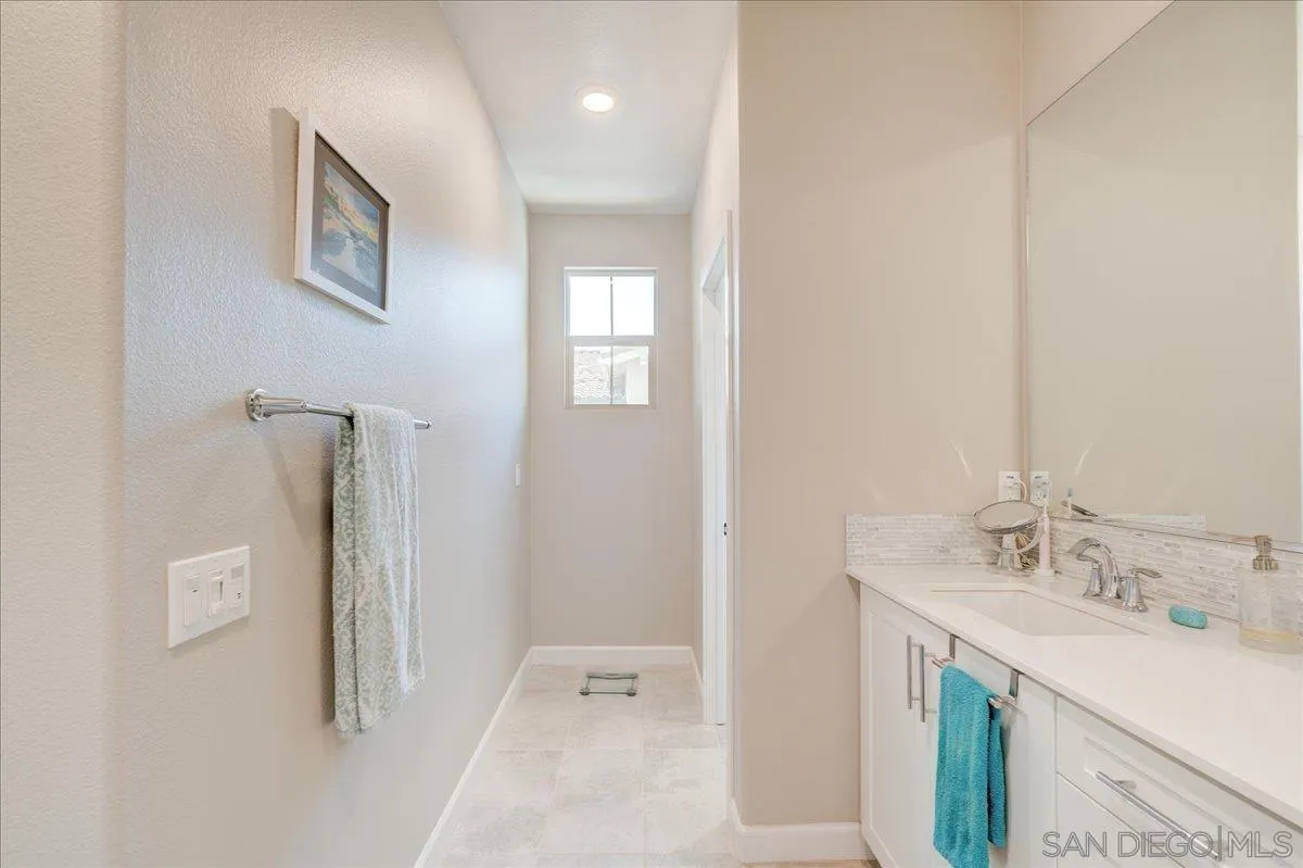 1092 Delpy View Point Vista, CA 92084 - Photo 29 of 48 Gallery Image 29