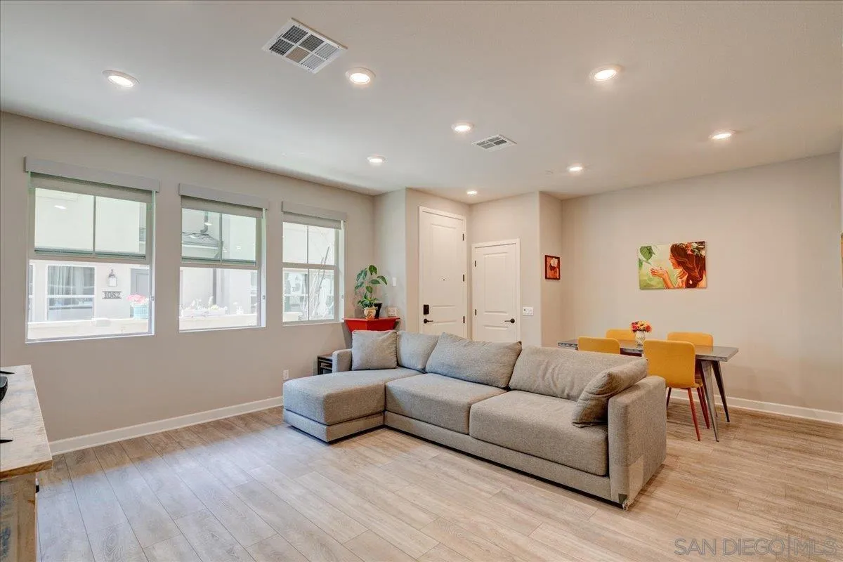 1092 Delpy View Point Vista, CA 92084 - Photo 6 of 48 Gallery Image 6