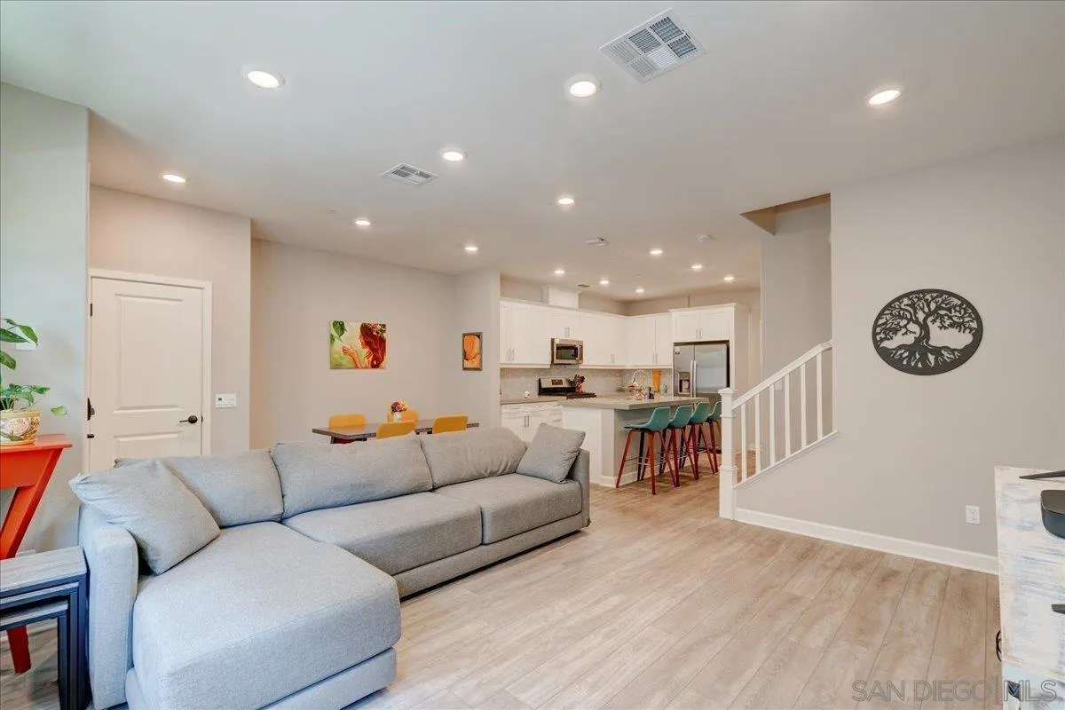 1092 Delpy View Point Vista, CA 92084 - Photo 7 of 48 Gallery Image 7