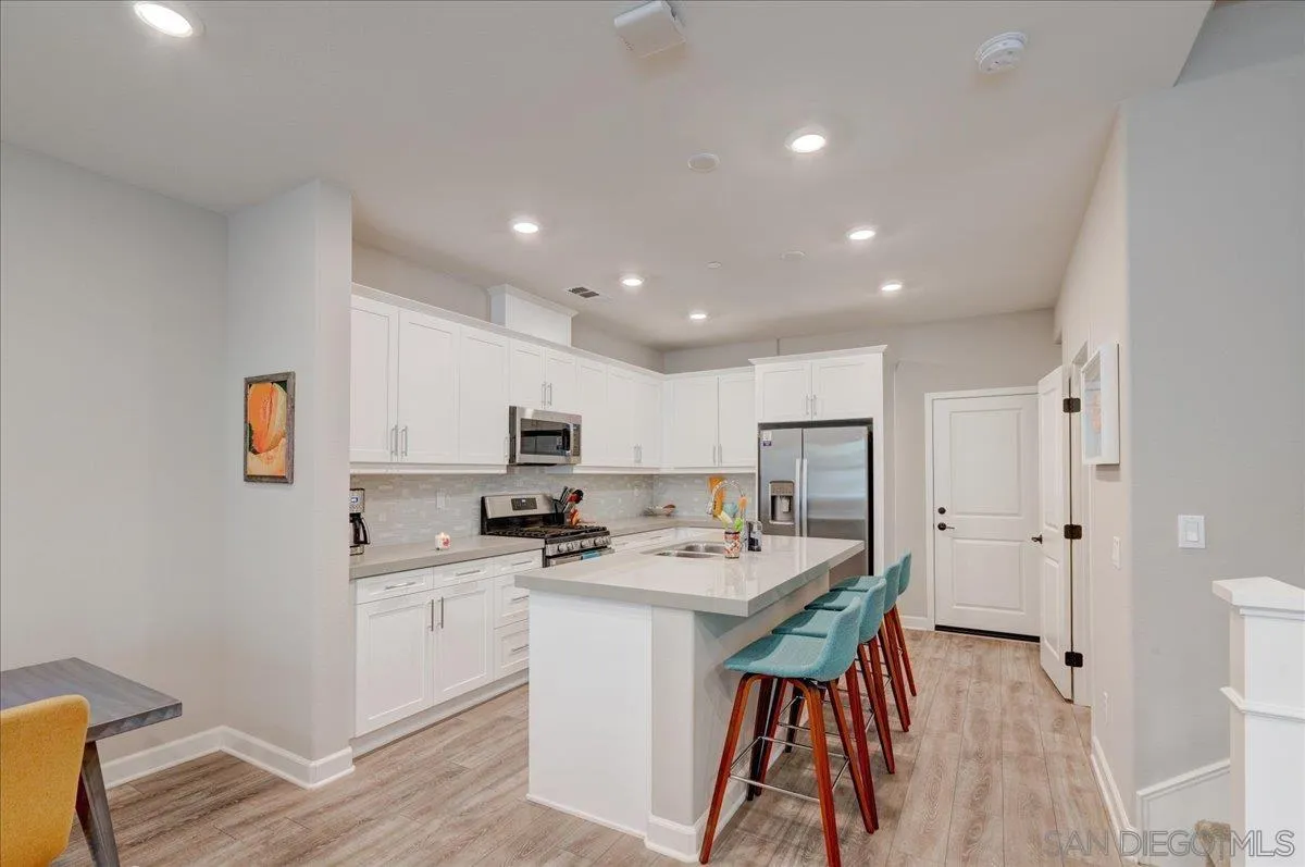 1092 Delpy View Point Vista, CA 92084 - Photo 8 of 48 Gallery Image 8