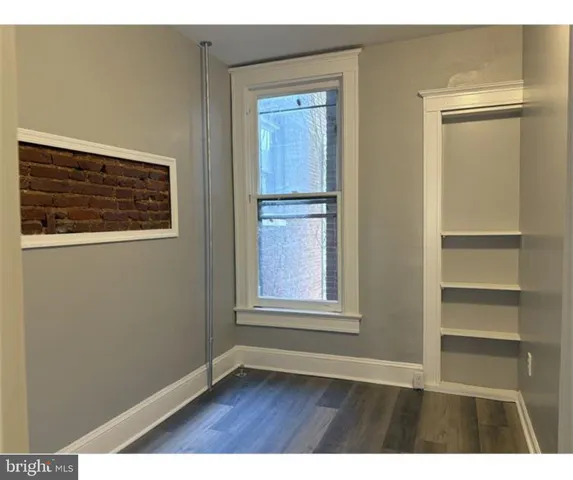 a black and white photo of a living room
