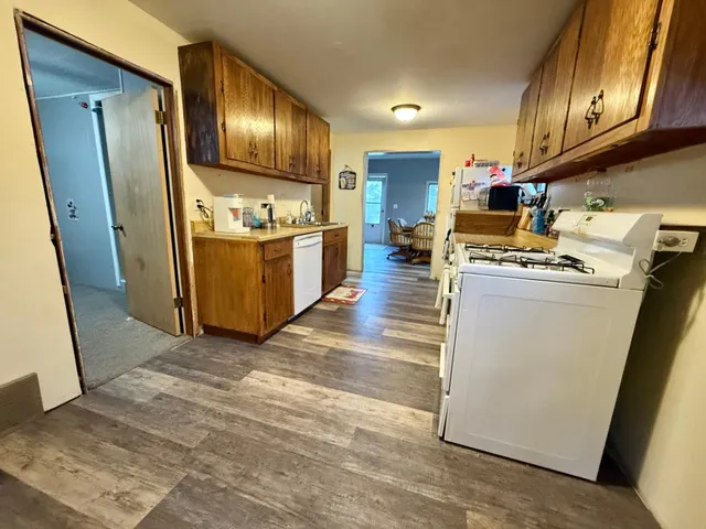 $144,900 | 422 Arnold Avenue South, Thief River Falls, MN 56701