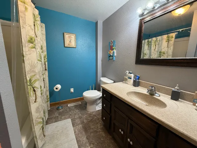 $144,900 | 422 Arnold Avenue South, Thief River Falls, MN 56701