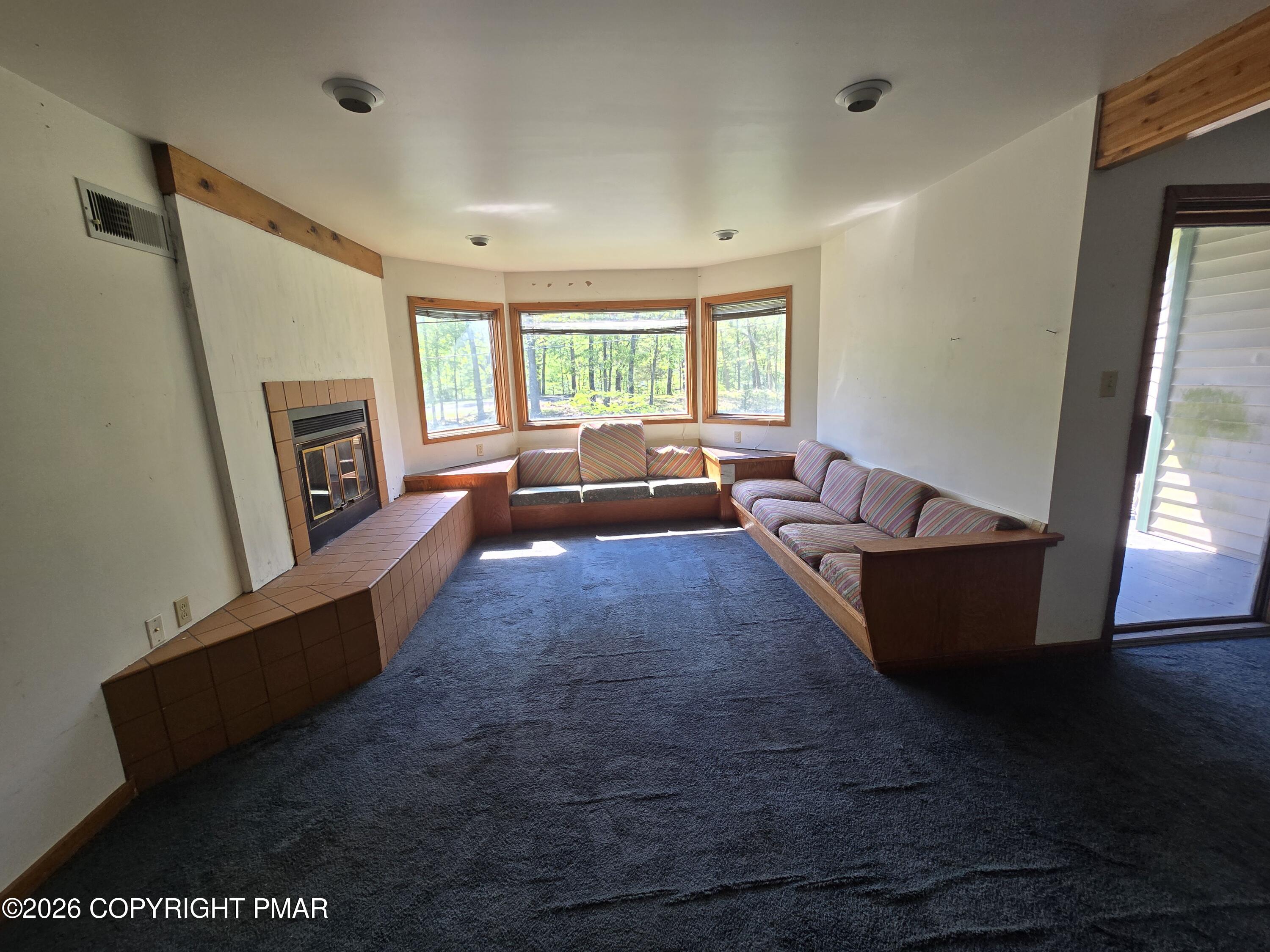 338 Hollow Road East Stroudsburg, PA 18302 - Photo 6 of 20 Living Room