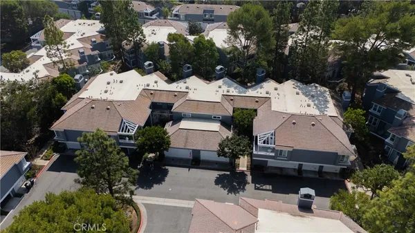 a view of a houses with a yard