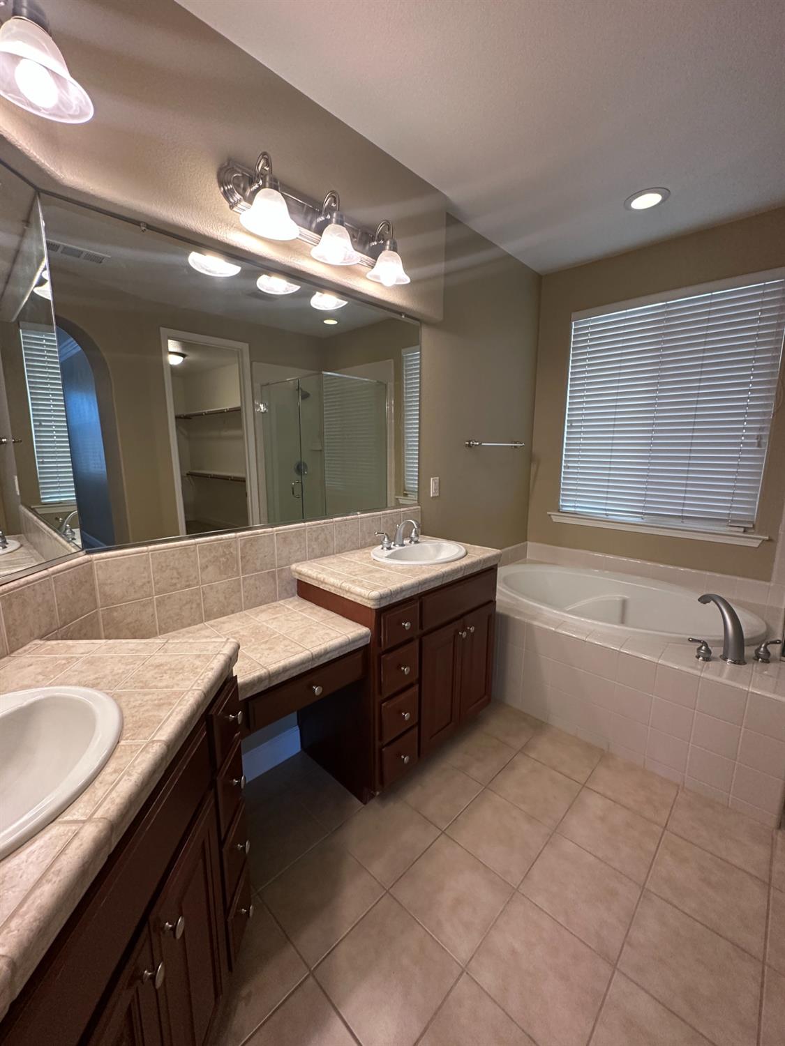 1105 North Perry Avenue Clovis, CA 93611 - Photo 17 of 26