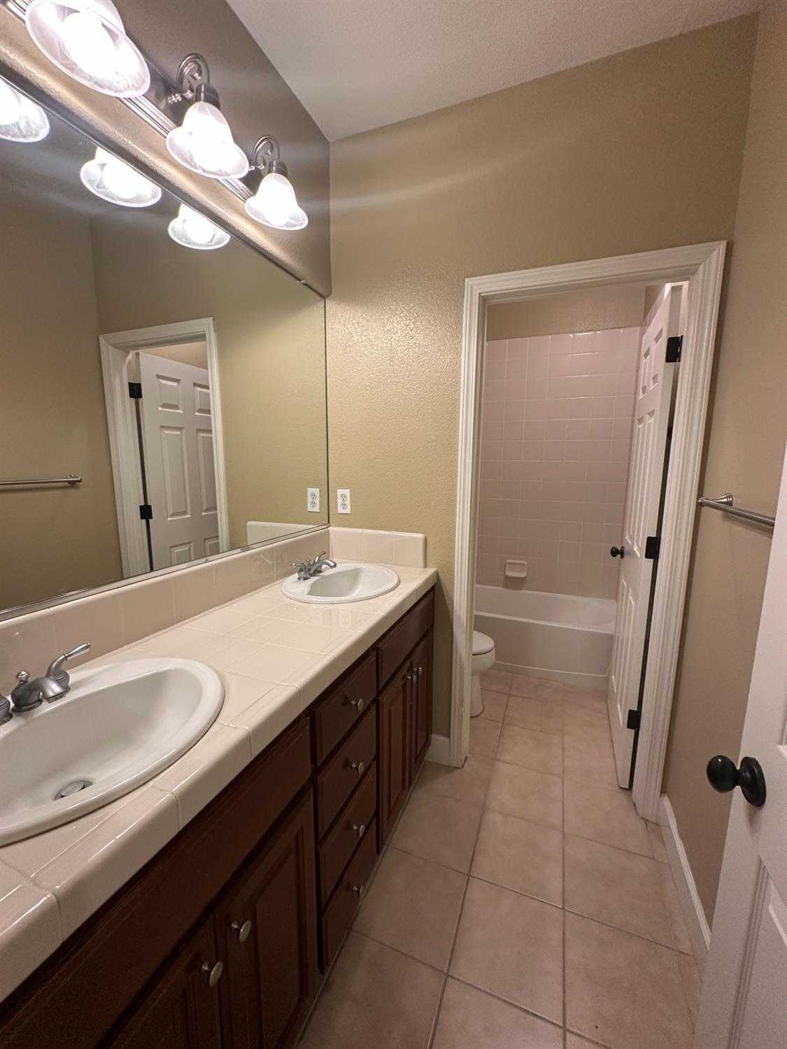 1105 North Perry Avenue Clovis, CA 93611 - Photo 19 of 26