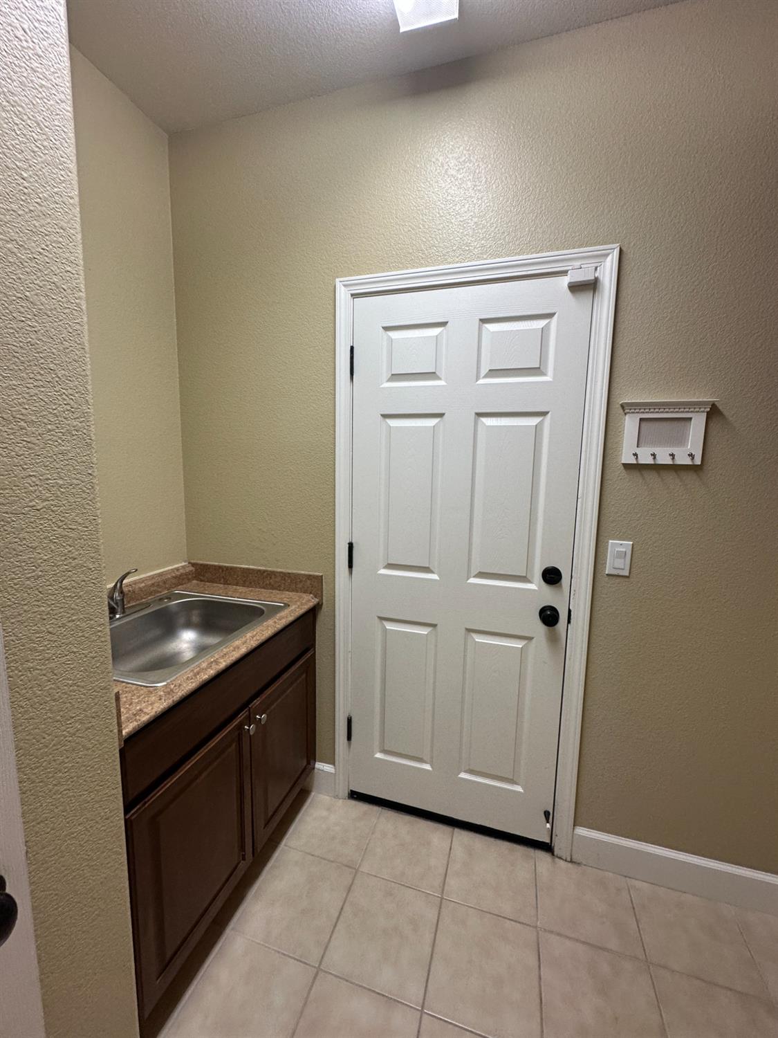 1105 North Perry Avenue Clovis, CA 93611 - Photo 22 of 26